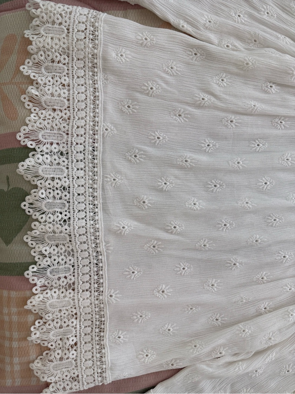Daniel Rainn White Embroidered V-Neck Blouse - Picture 4 of 6